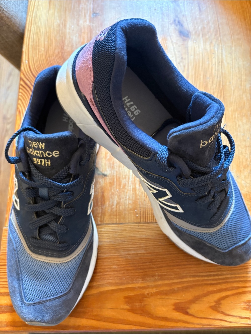 New Balance Women's Navy and Pink Athletic Sneakers 997H Indigo Classic Fashion